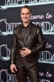 kumail nanjiani emily v gordon attend welcome to chippendales premiere 02