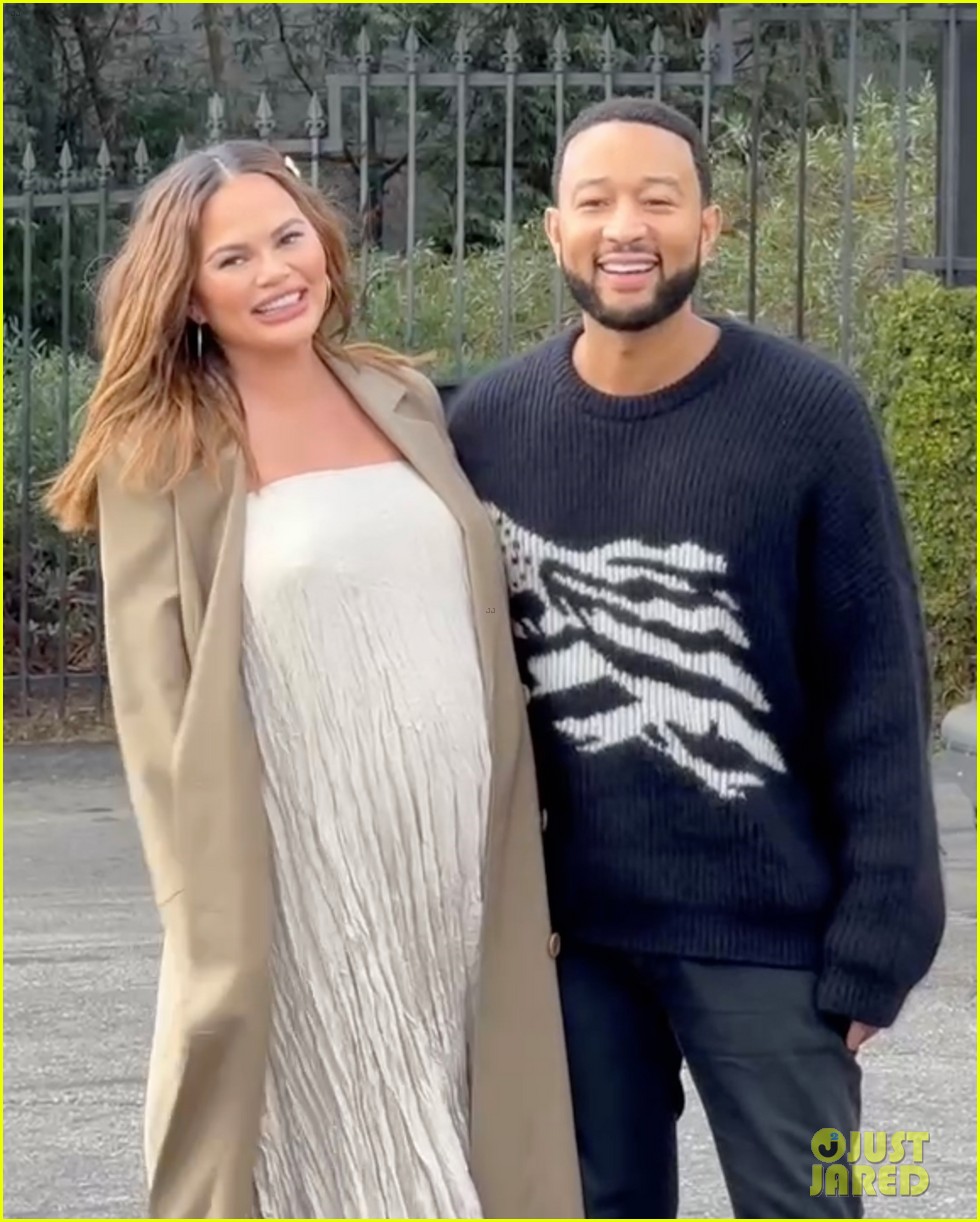 John Legend Surprises Chrissy Teigen With a New 'Cravings' Billboard