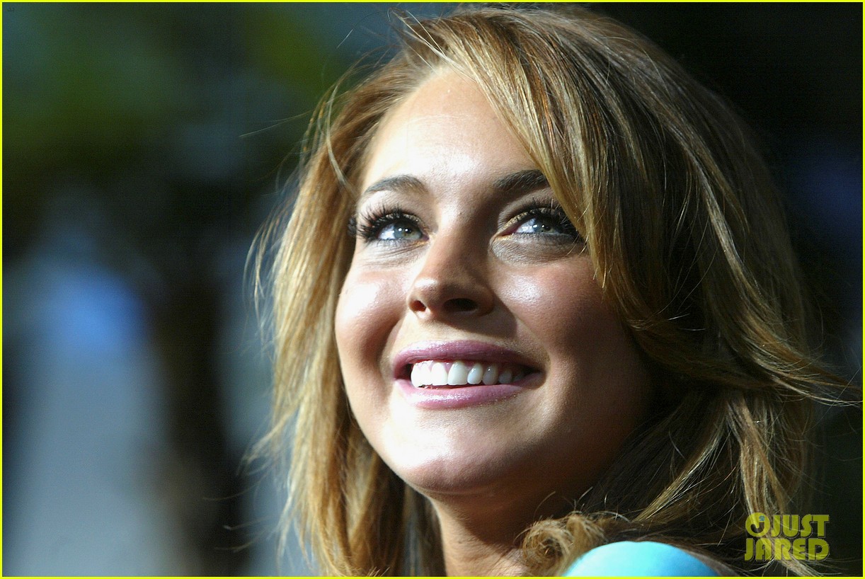 Lindsay Lohan Covers 'Jingle Bell Rock' For Netflix Movie 'Falling For