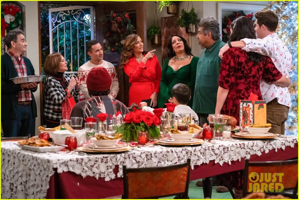 Photo lopez lopez stages lopez reunion christmas episode 14