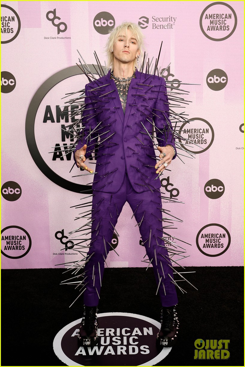 Machine Gun Kelly Wears Spiked Purple Suit For American Music Awards