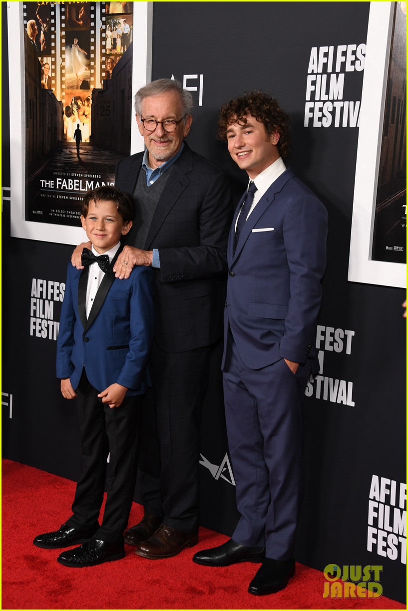 Michelle Williams Makes First Appearance at 'The Fabelmans' Premiere