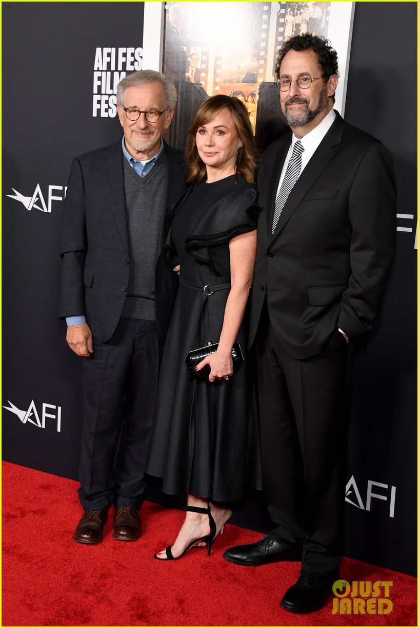 Michelle Williams Makes First Appearance at 'The Fabelmans' Premiere