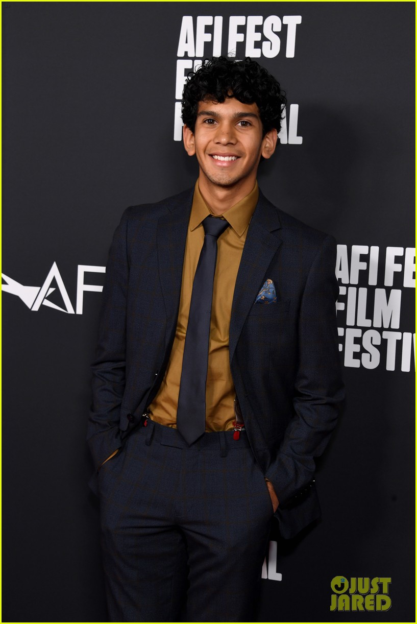 Michelle Williams Makes First Appearance at 'The Fabelmans' Premiere