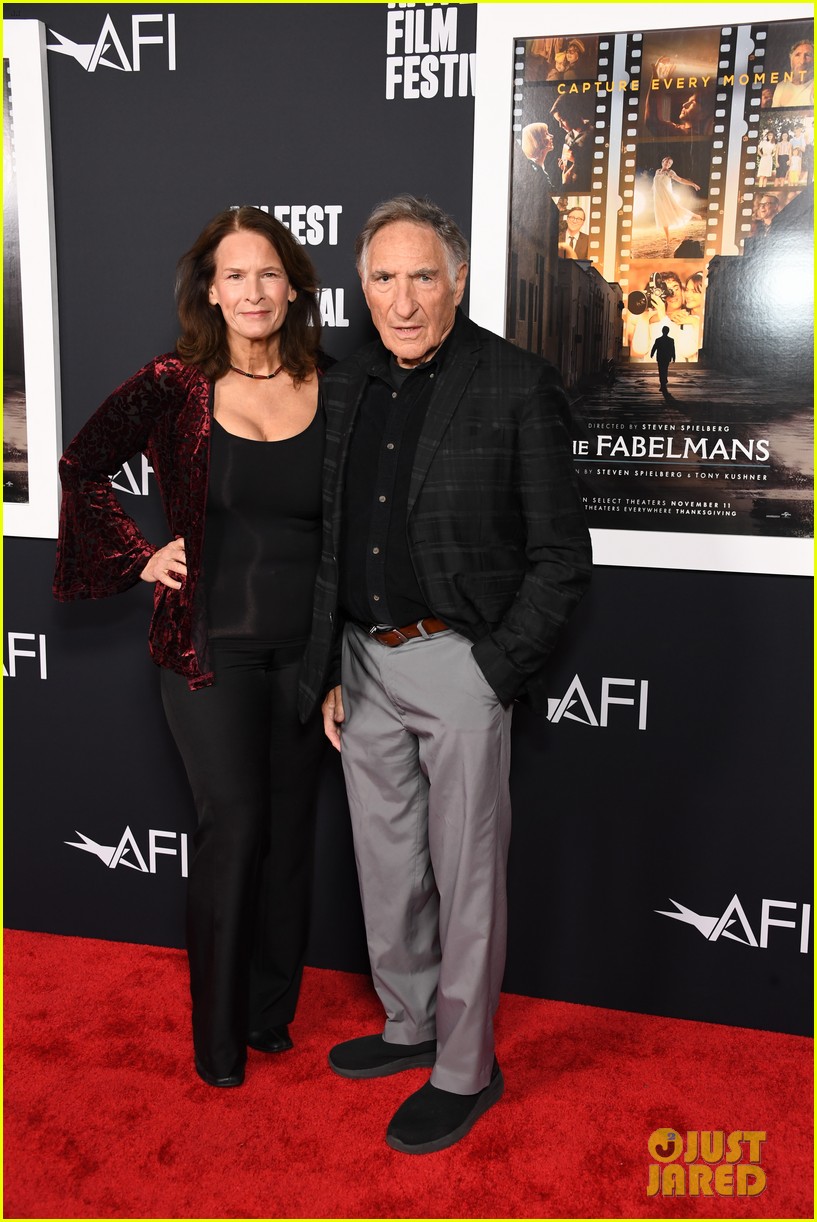 Michelle Williams Makes First Appearance at 'The Fabelmans' Premiere