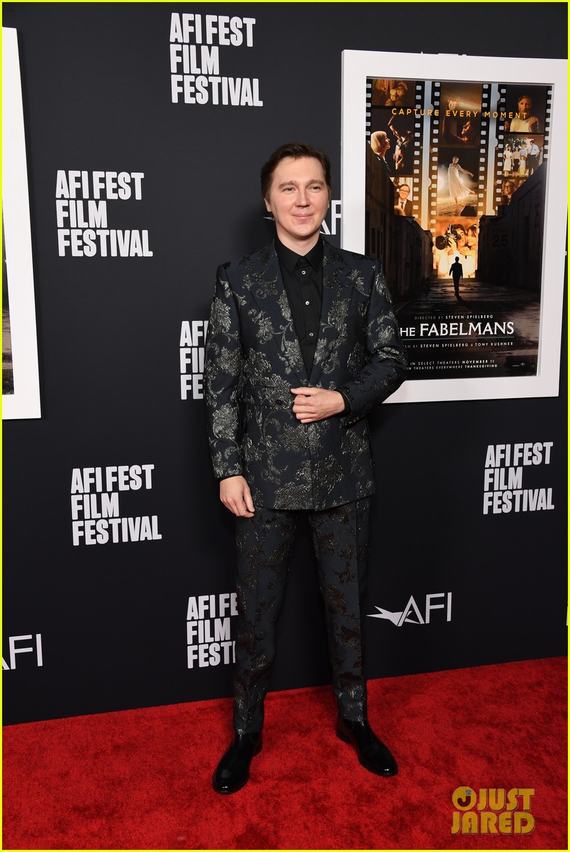 Michelle Williams Makes First Appearance at 'The Fabelmans' Premiere