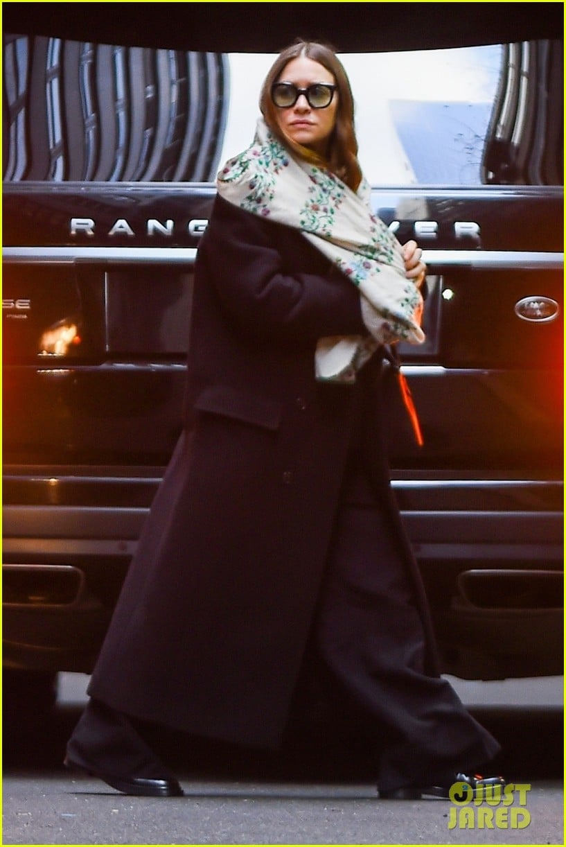 Ashley Olsen Bundles Up in FloralPrint Scarf for Day Out in NYC Photo