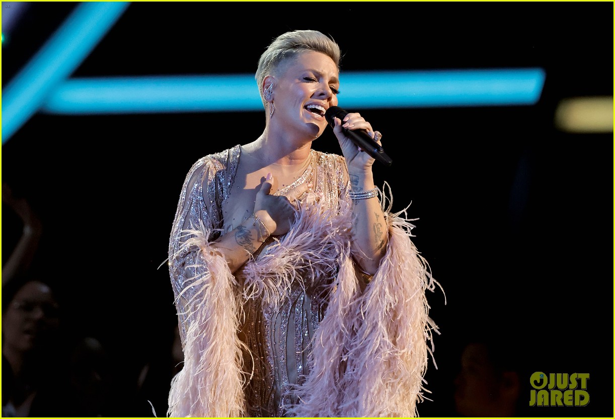Pink Skates Into American Music Awards 2022, Later Delivers Heartfelt
