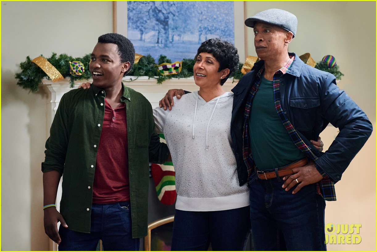 Ledisi & Roger Cross Fake An Engagement in Hallmark's 'All Saints