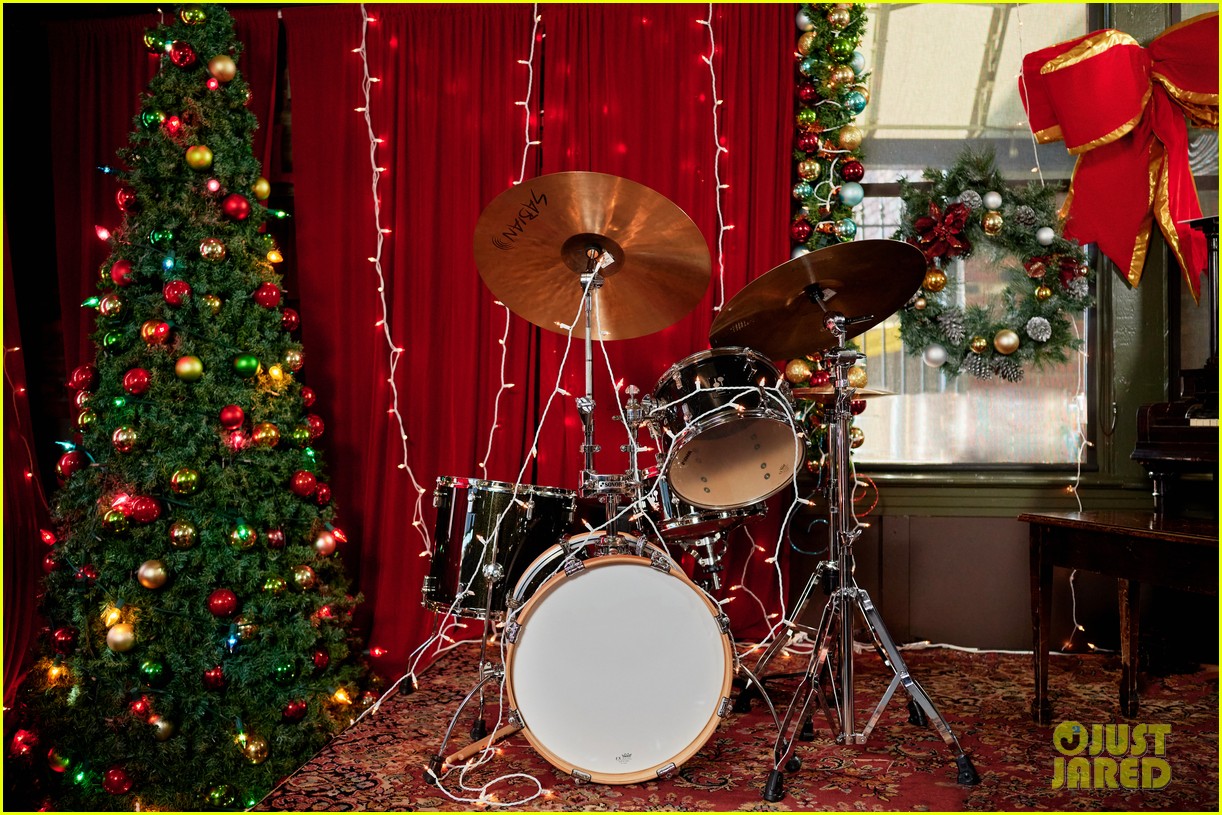 Ledisi & Roger Cross Fake An Engagement in Hallmark's 'All Saints