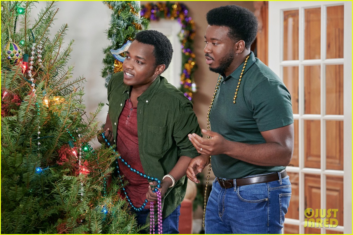 Ledisi & Roger Cross Fake An Engagement in Hallmark's 'All Saints