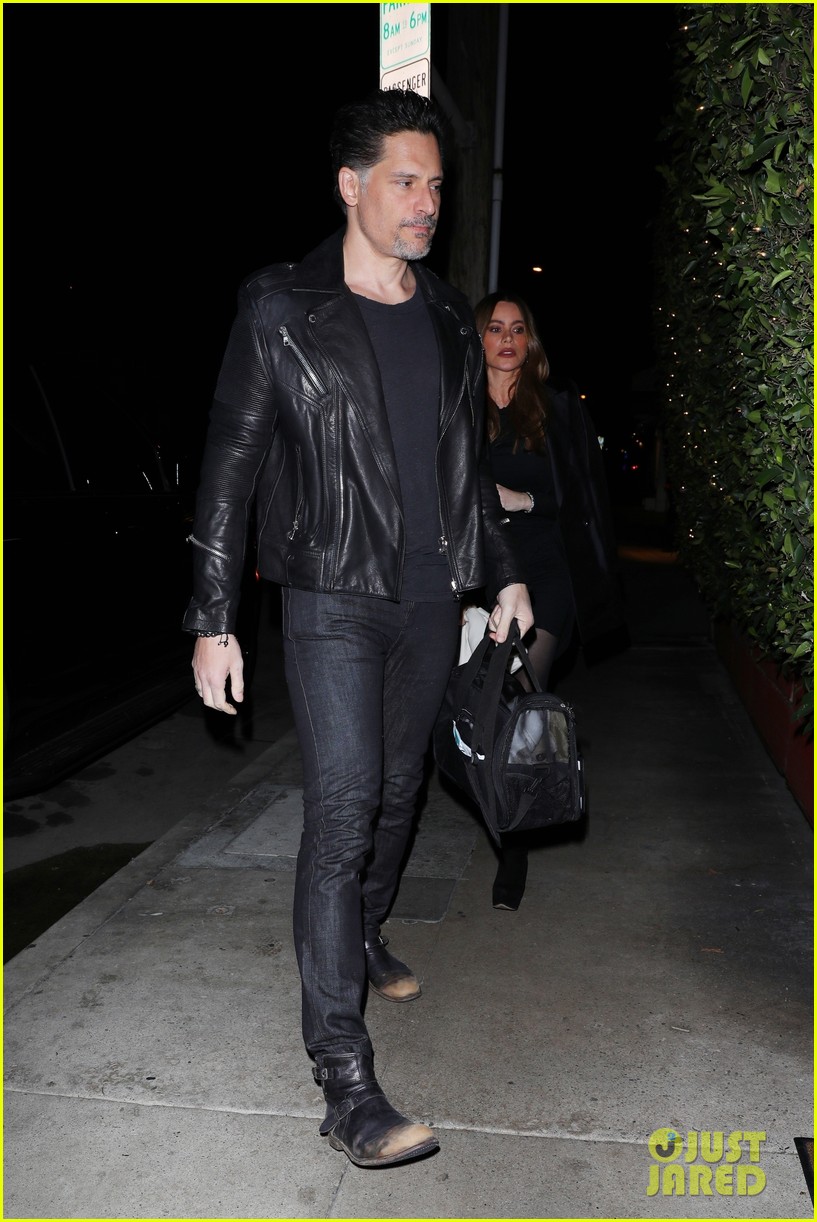 sofia-vergara-joe-manganiello-step-out-to-celebrate-their-anniversary