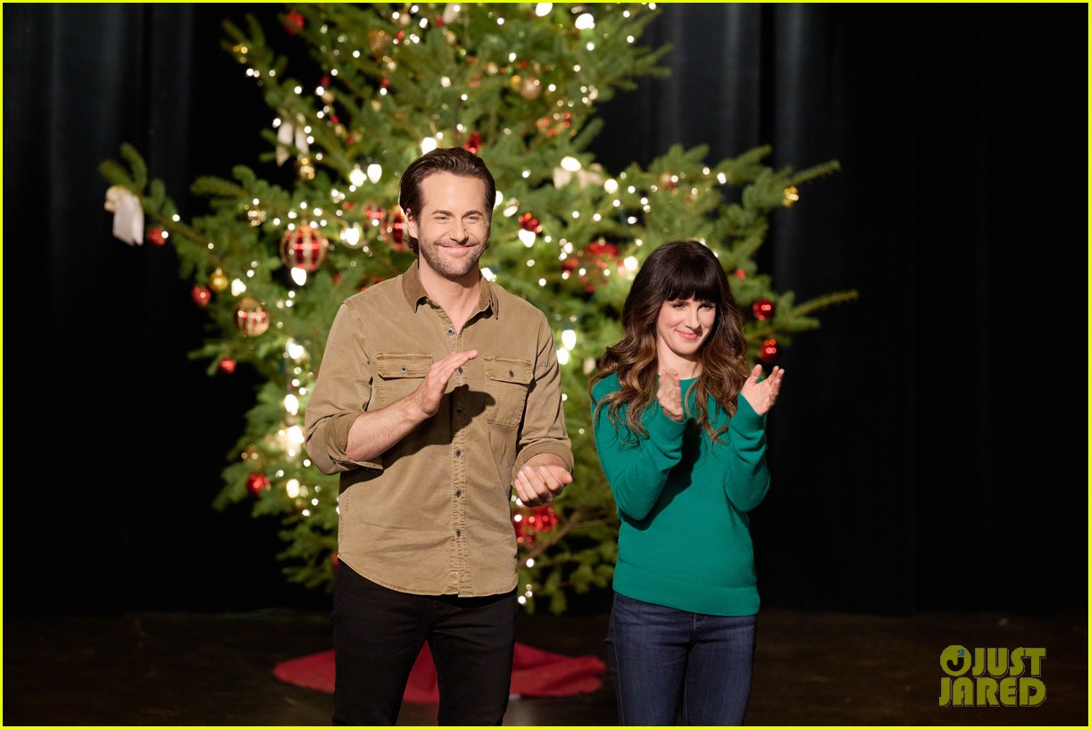 Shenae grimes christmas incorporated