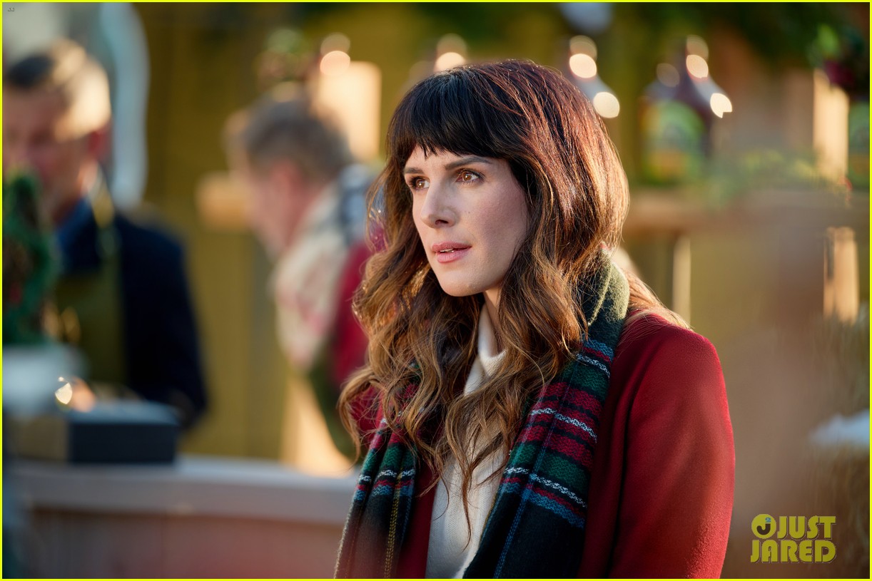 Shenae Grimes & Niall Matter Reconnect in Hallmark's 'When I Think of Christmas' - Watch A Sneak Peek!: Photo 4859461
