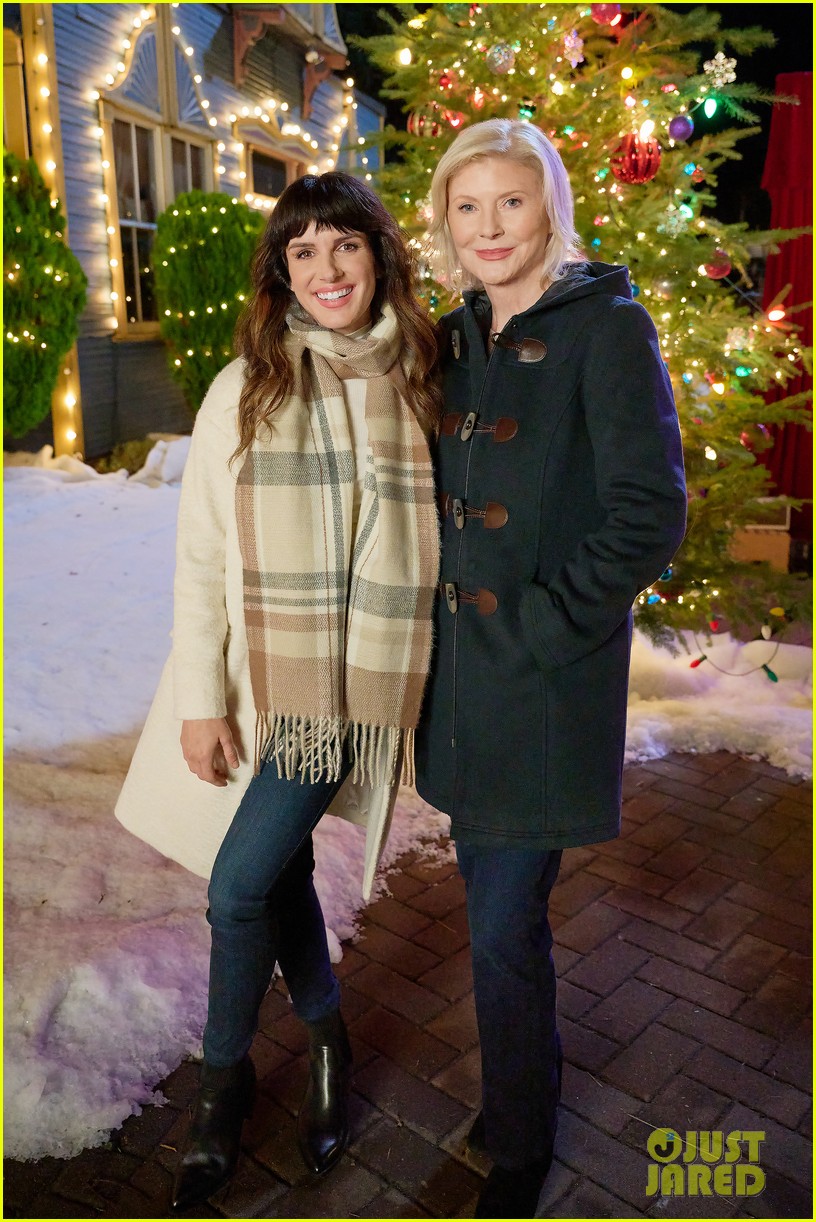 Shenae Grimes & Niall Matter Reconnect in Hallmark's 'When I Think of Christmas' - Watch A Sneak Peek!: Photo 4859462