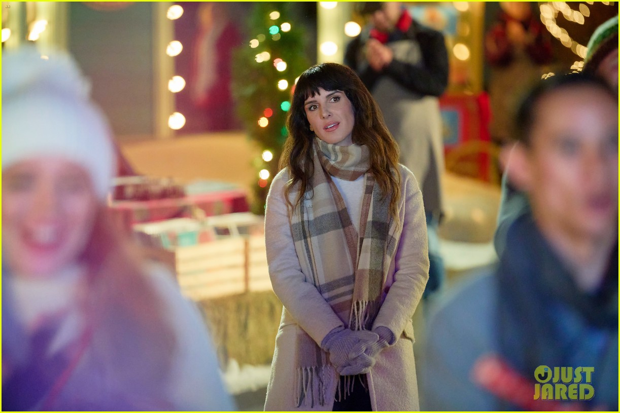 Shenae Grimes & Niall Matter Reconnect in Hallmark's 'When I Think of Christmas' - Watch A Sneak Peek!: Photo 4859464