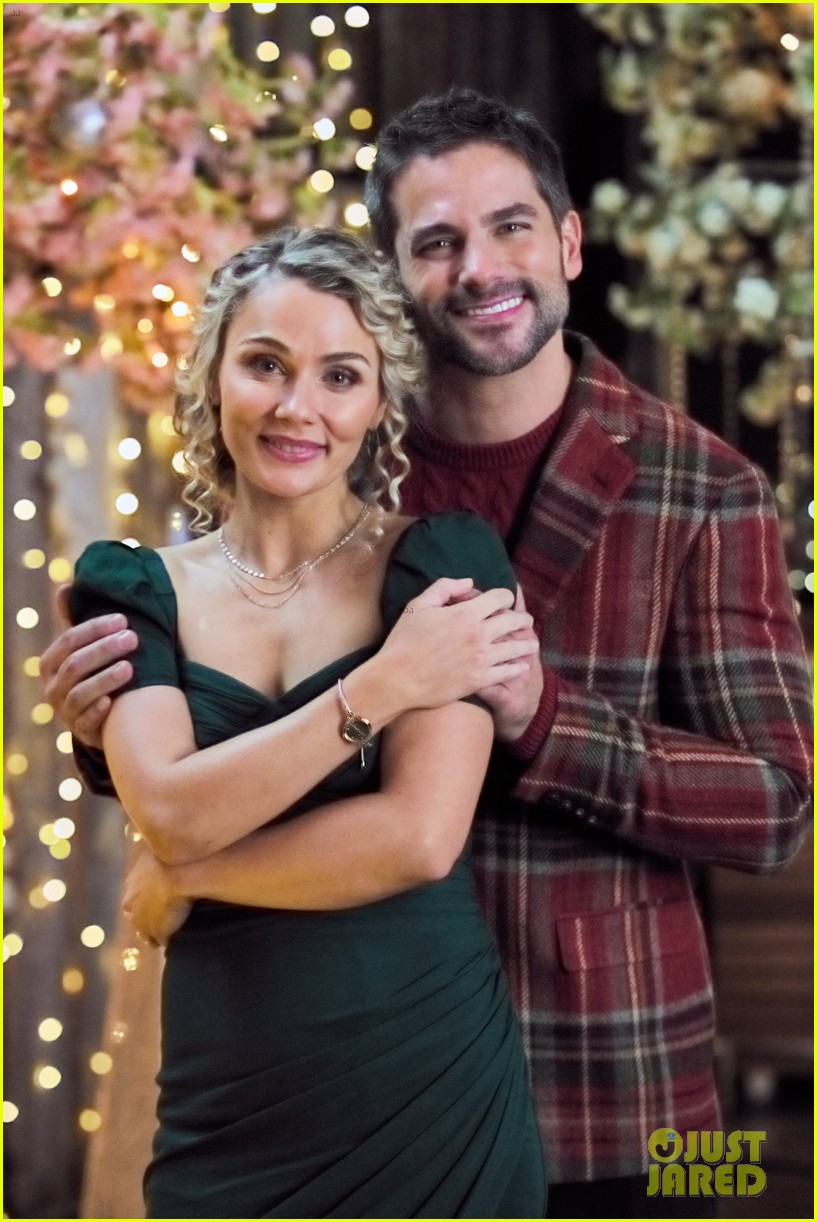 Clare Bowen & Brant Daugherty Fake Being A Family in Hallmark's New ...