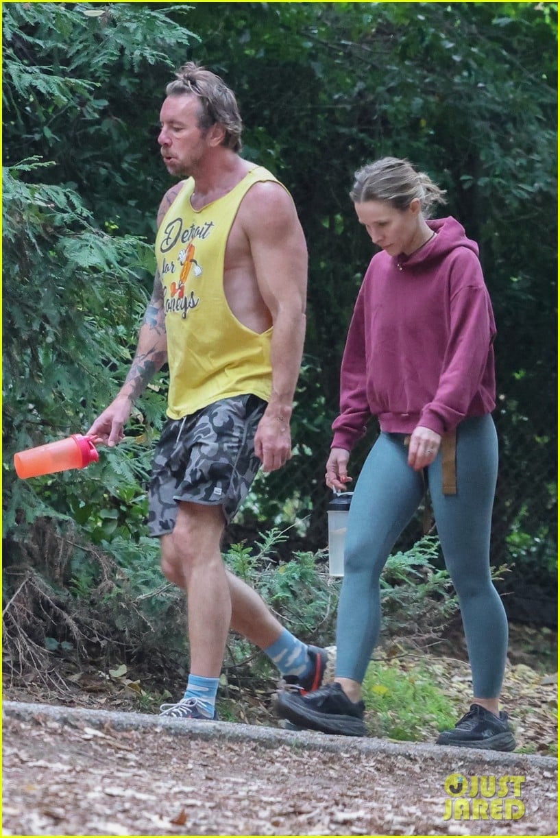 Kristen Bell & Dax Shepard Spotted on PostHoliday Hike in L.A. Photo