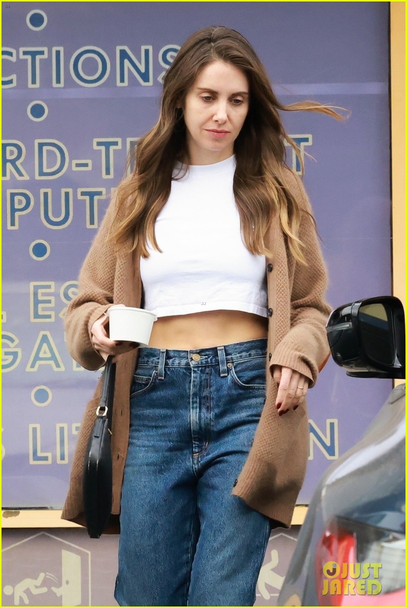 Alison Brie Spends the Afternoon Grocery Shopping in Los Feliz: Photo