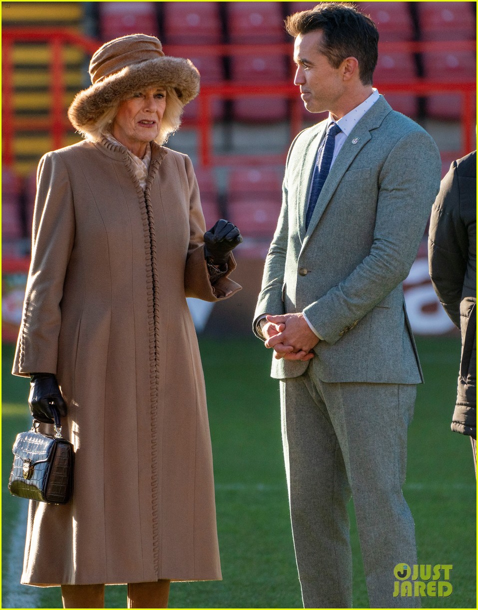 Ryan Reynolds & Rob McElhenney Meet with King Charles & Queen Camilla(00)