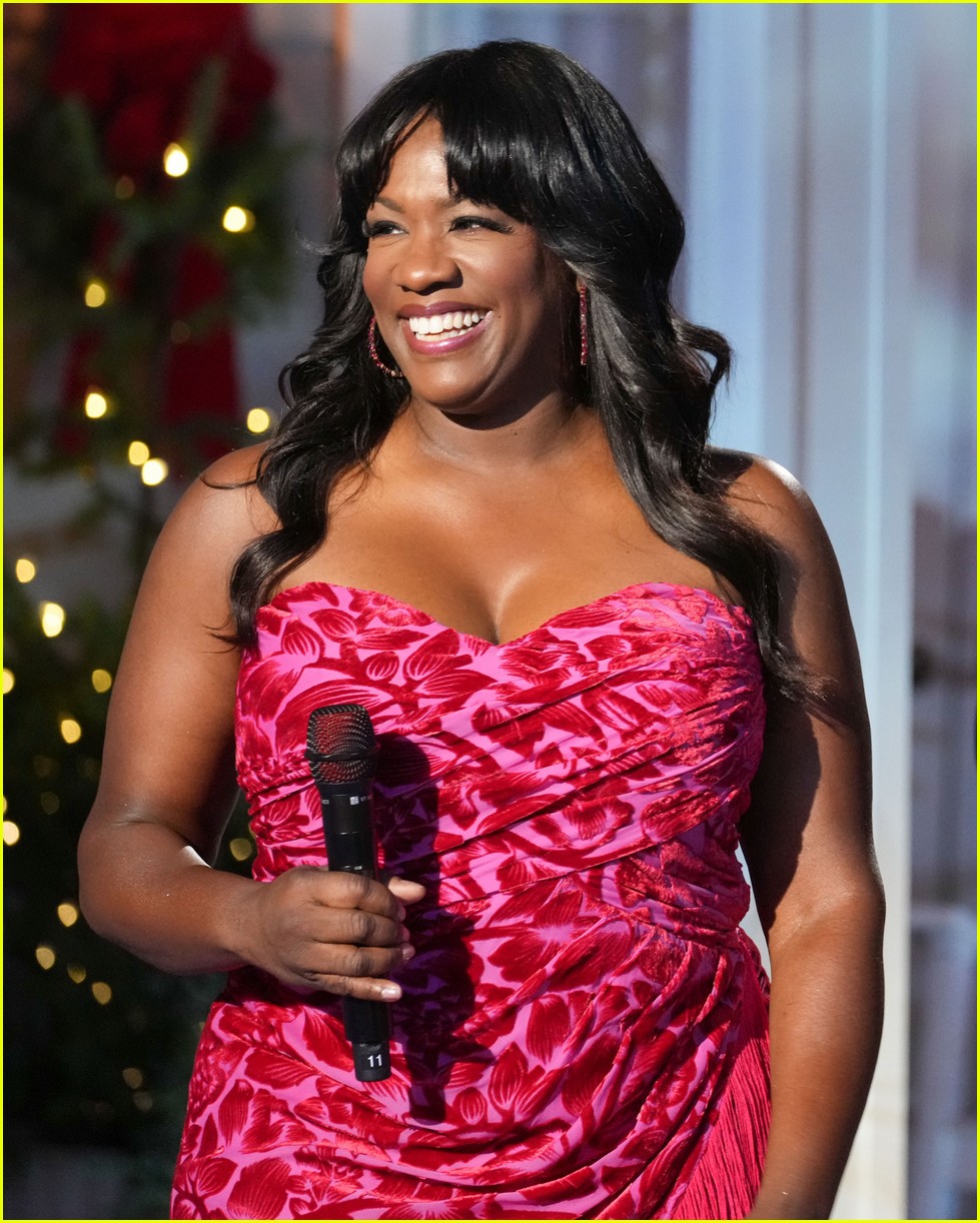 ABC's CMA Country Christmas 2022 Performers List & Songs Revealed