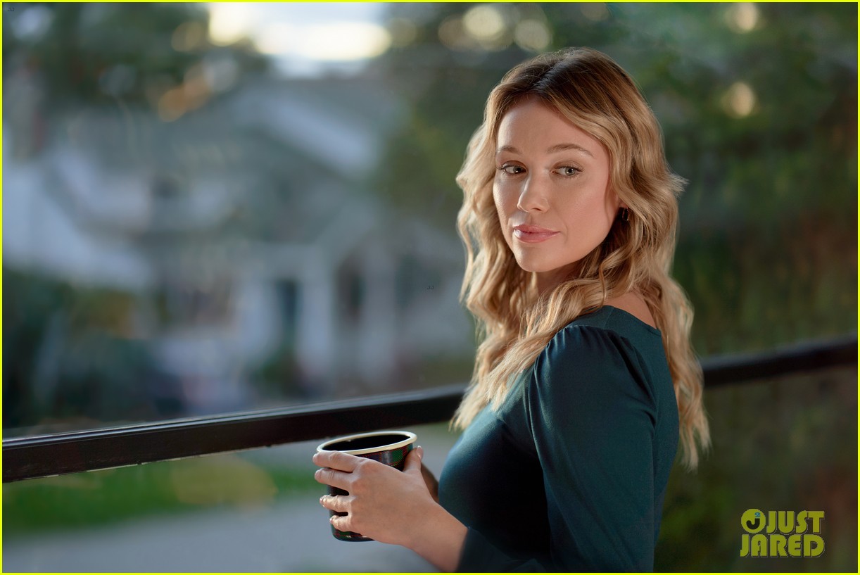 Katrina Bowden Give Christopher Russell The Gift of Color in Hallmark's 'The Most Colorful Time