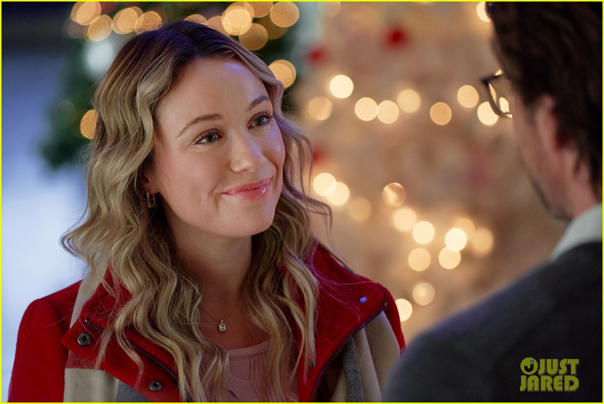 Katrina Bowden Give Christopher Russell The Gift of Color in Hallmark's 'The Most Colorful Time
