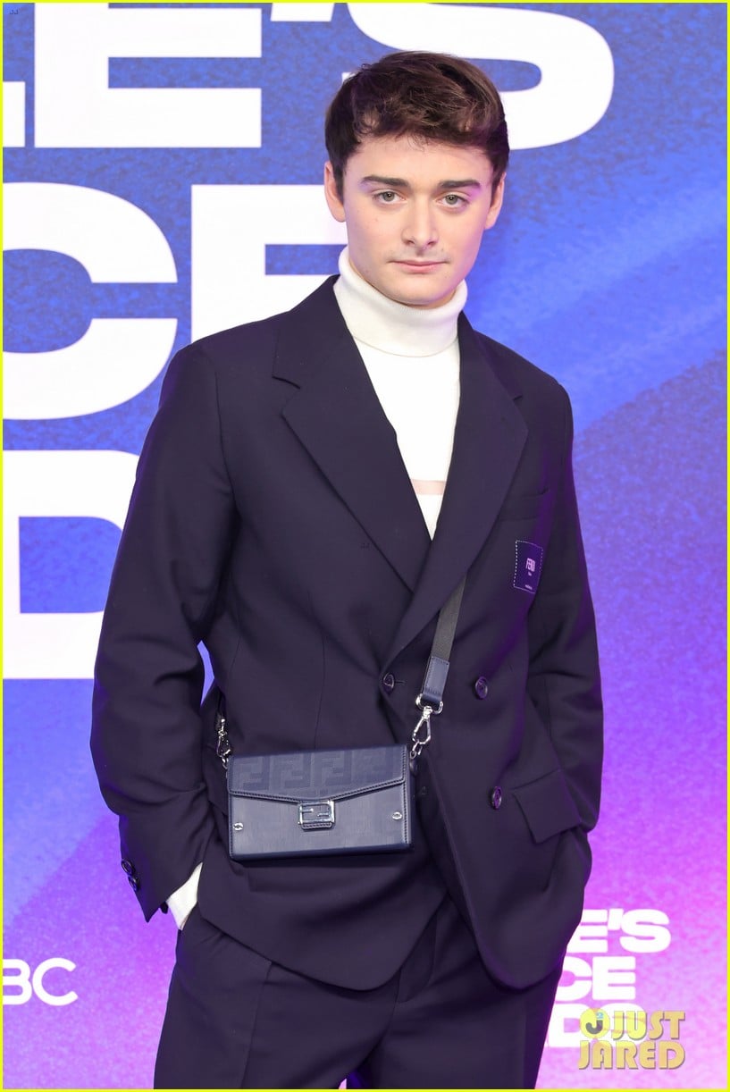 Ellen Pompeo Joins 'Grey's Anatomy' Co-Stars at People's Choice Awards