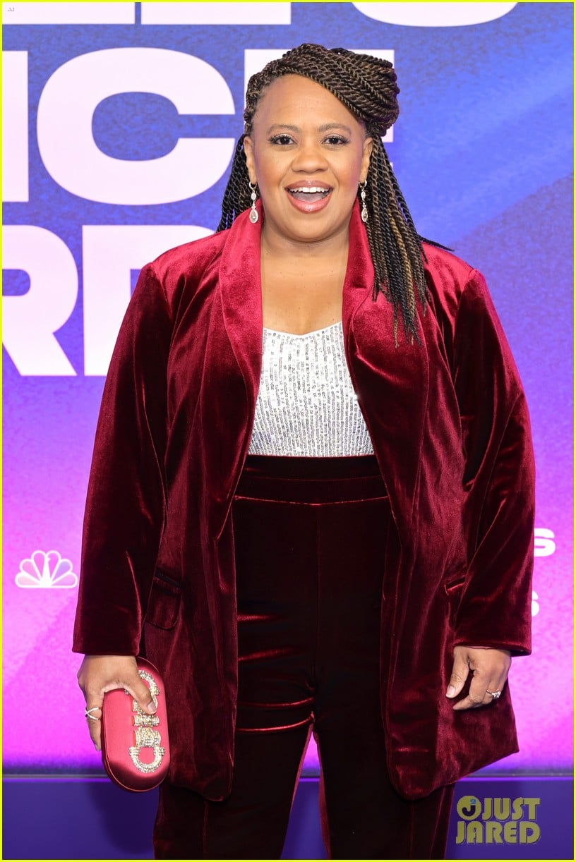 Ellen Pompeo Joins 'Grey's Anatomy' Co-Stars at People's Choice Awards