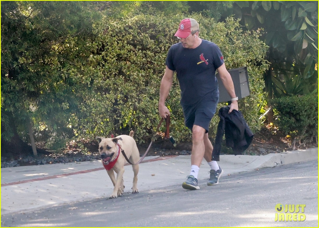 Photo jon hamm looking fit dog walk 17 Photo 4875396 Just Jared