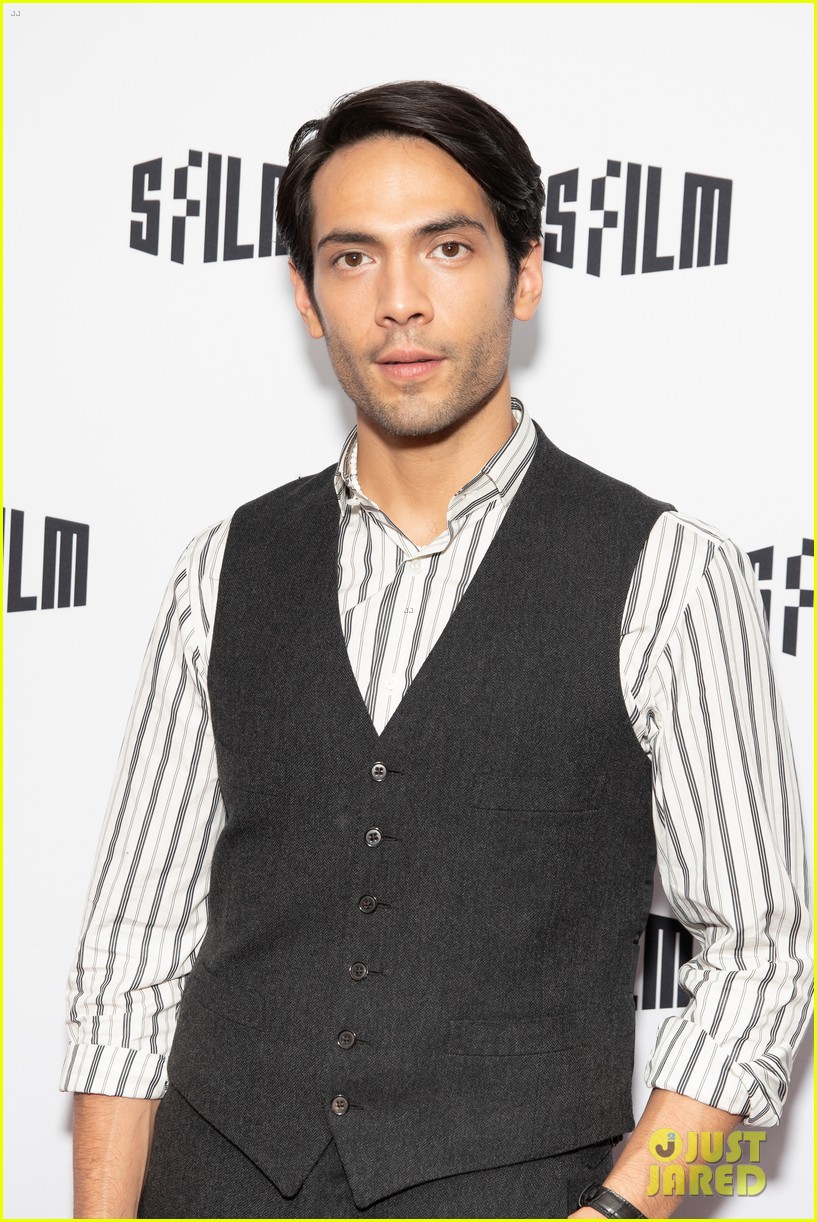 Margot Robbie & ‘Babylon’ Co-Star Diego Calva Pose Together at SFFILM