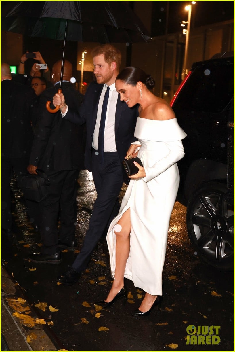 Meghan Markle & Prince Harry Arrive Hand In Hand For Ripple Of Hope