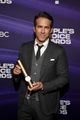 ryan reynolds gives shout out blake lively three daughters peoples choice awards 03