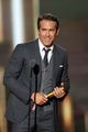 ryan reynolds gives shout out blake lively three daughters peoples choice awards 05
