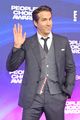 ryan reynolds gives shout out blake lively three daughters peoples choice awards 06