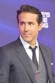 ryan reynolds gives shout out blake lively three daughters peoples choice awards 15