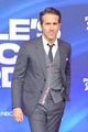 ryan reynolds gives shout out blake lively three daughters peoples choice awards 16