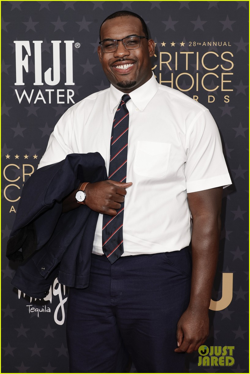 Jeremy Allen White & Ayo Edebiri Bring 'The Bear' Cast to Critics