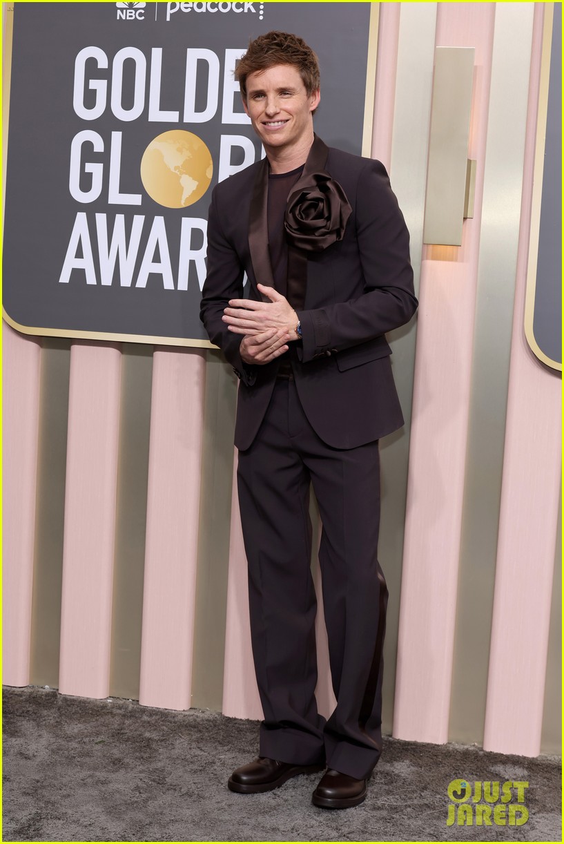 Eddie Redmayne Updates His Golden Globes 2023 Tuxedo with a Large Lapel