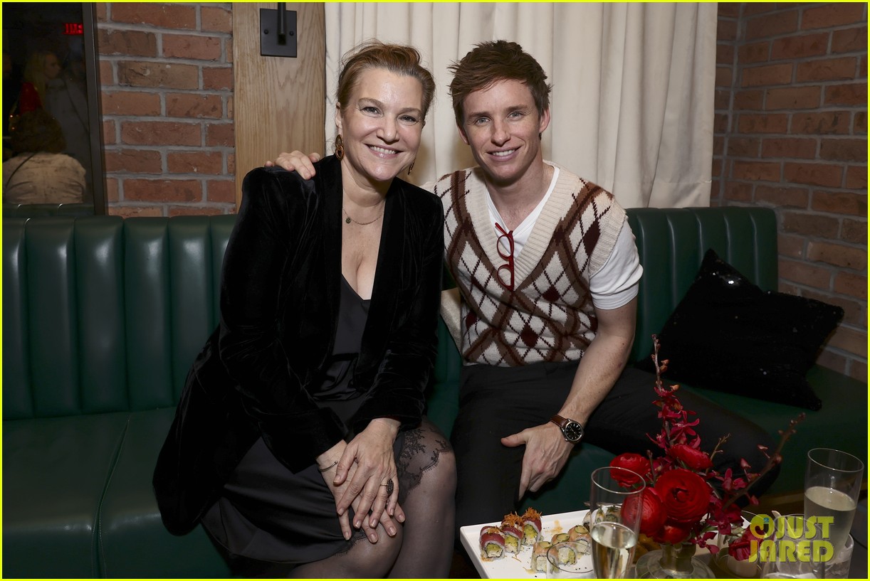 Kate Hudson, Jenna Ortega & More Netflix Stars Celebrate the Golden