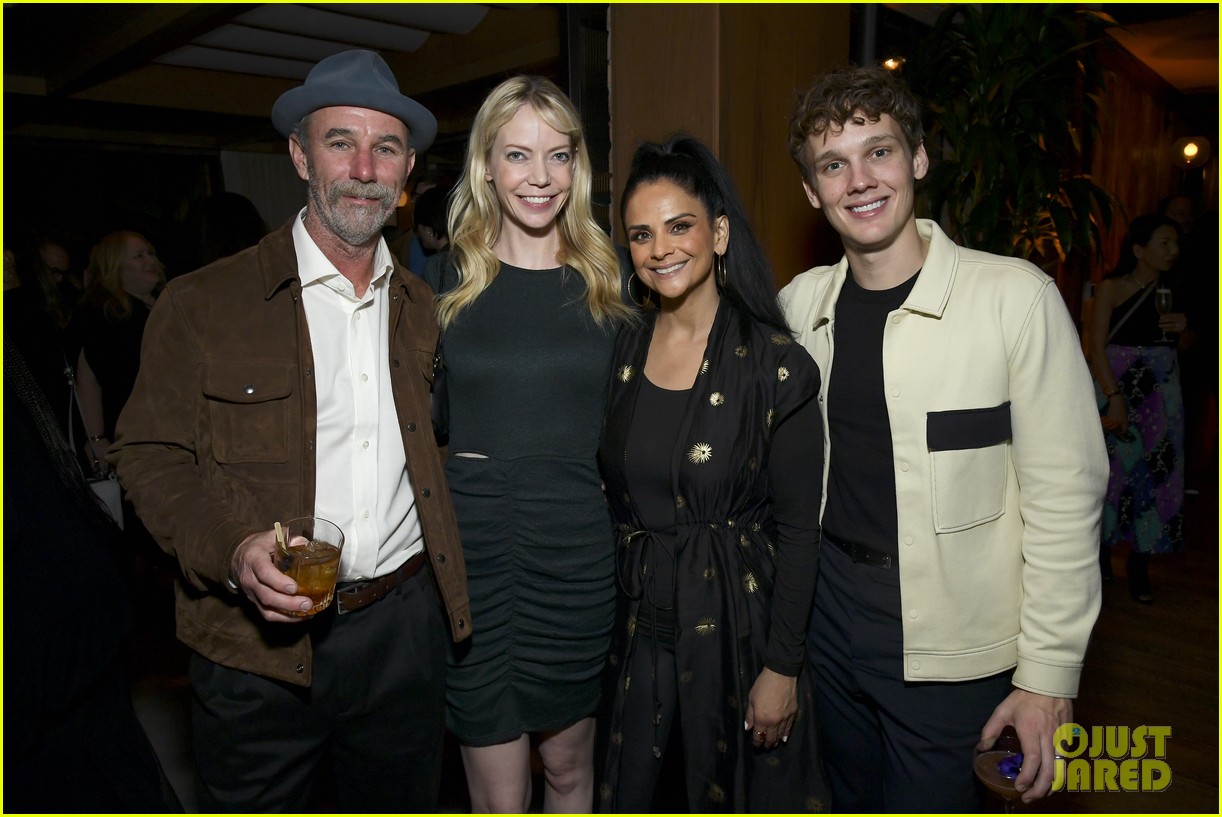 Kate Hudson, Jenna Ortega & More Netflix Stars Celebrate the Golden