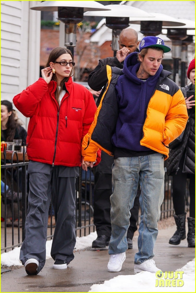 Kendall & Kylie Jenner Kick Off the New Year with the Biebers Photo