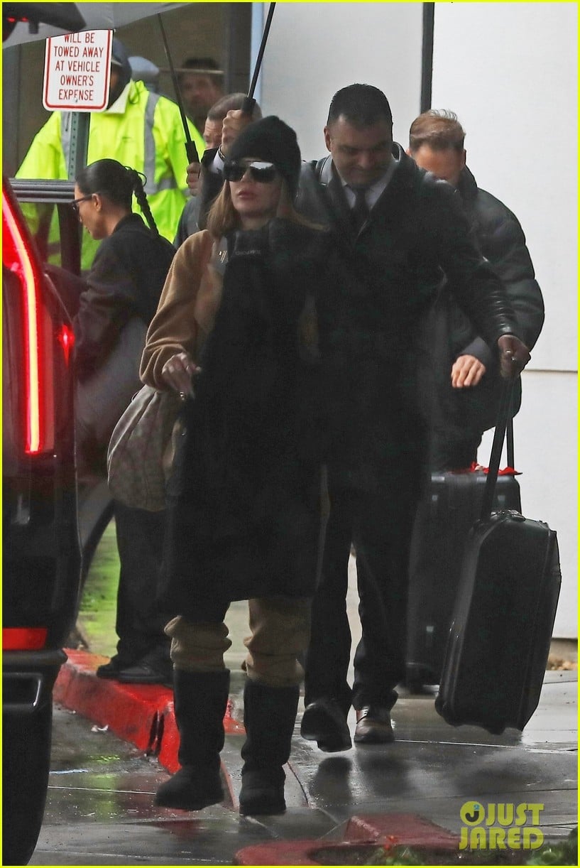 Khloe Kardashian Lands Back in LA With Sister Kim Following Tristan