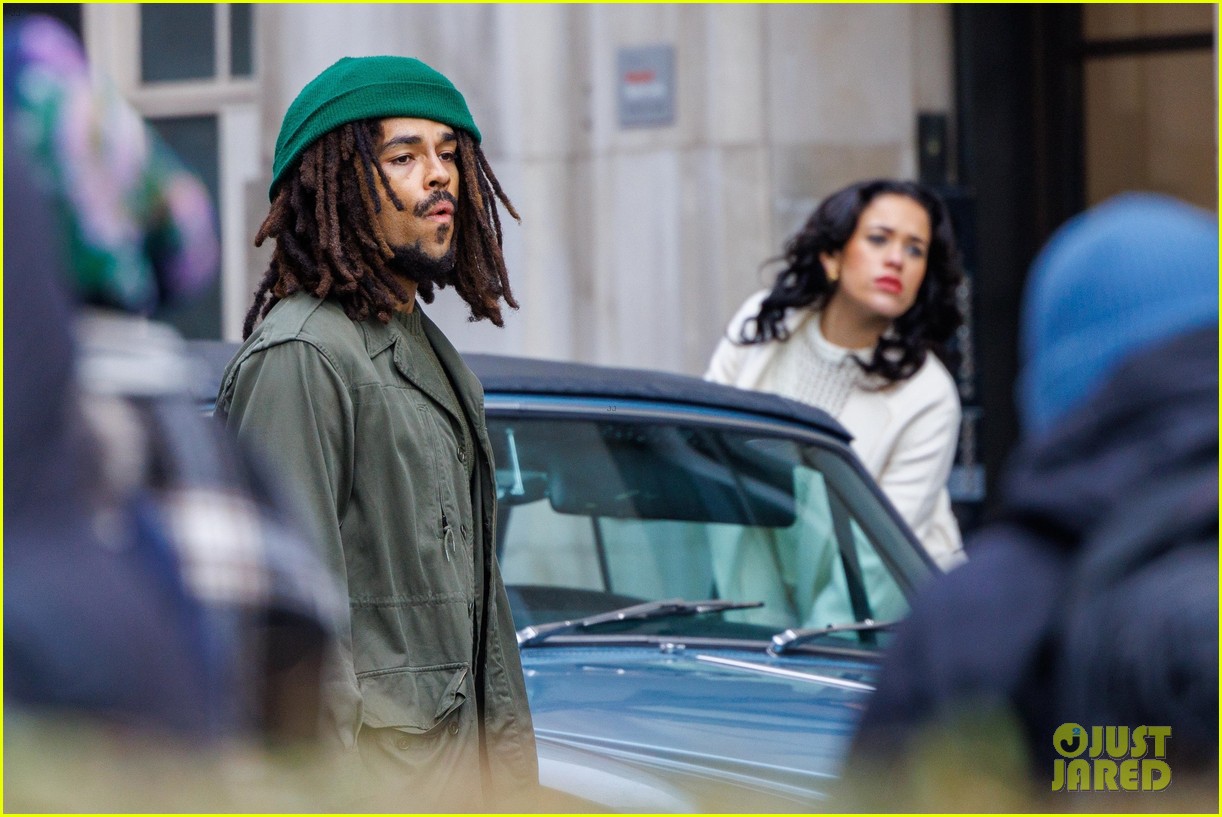 Kingsley Ben-Adir Gets Into Character as Bob Marley While Filming ...