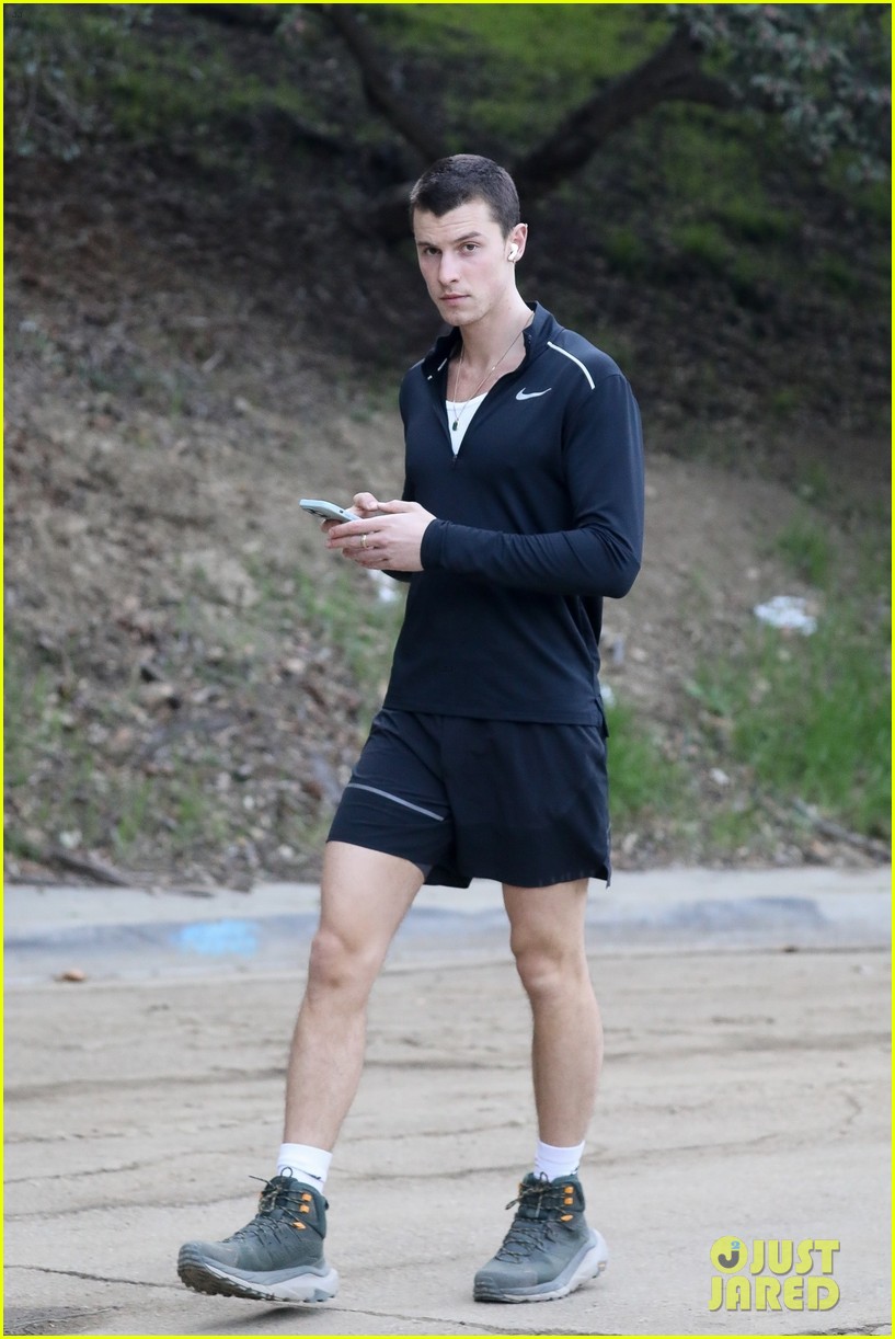Shawn Mendes Goes for a Solo Hike in Studio City Photo 4886471