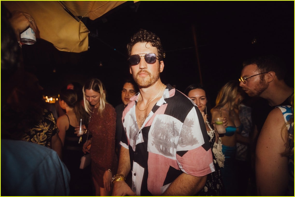 Miles Teller Rang In the New Year in St. Barts with Kygo!: Photo ... Miles Teller Rang In the New Year in St. Barts with Kygo!: Photo ...