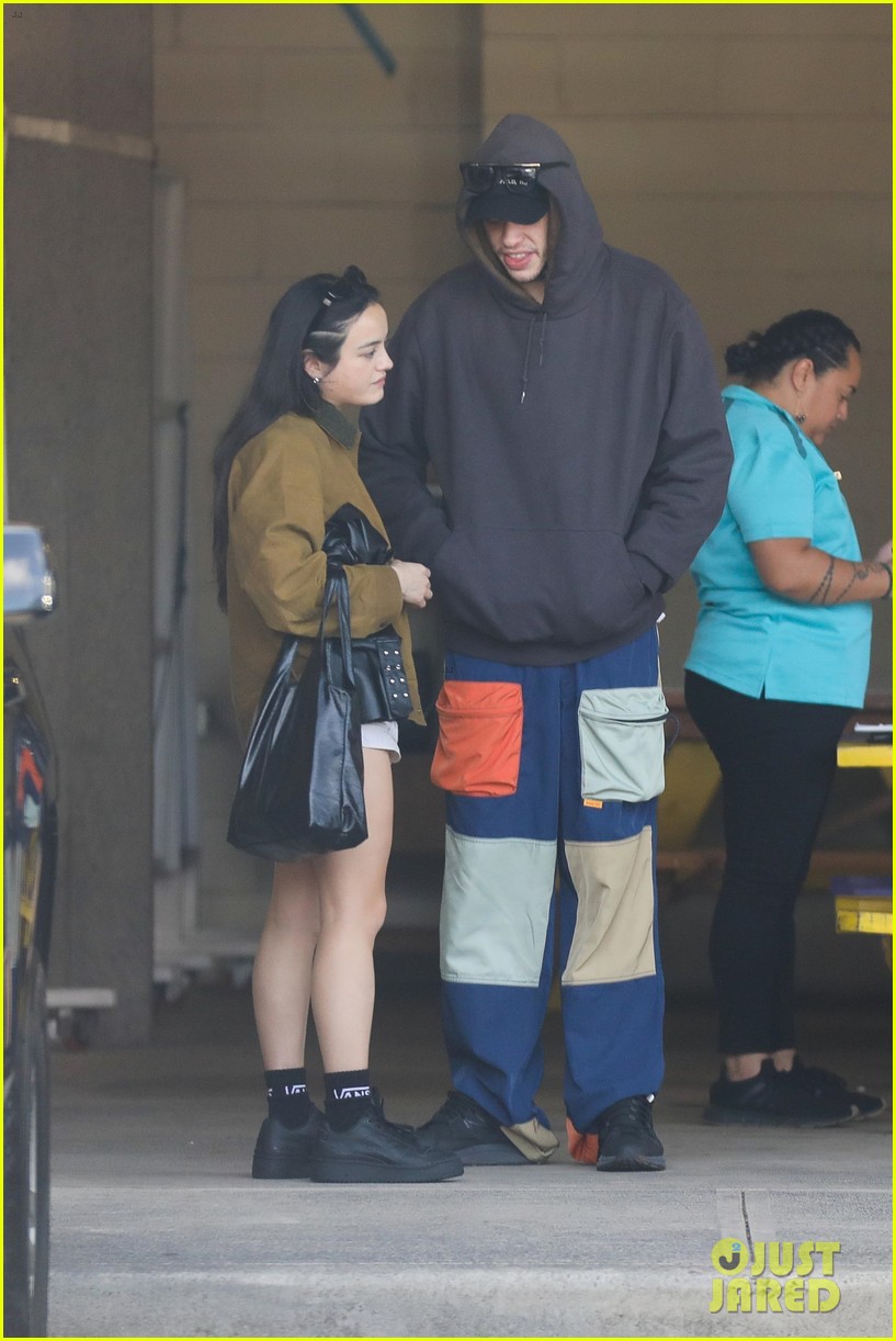 Pete Davidson & Girlfriend Chase Sui Wonders Spotted Leaving Hawaii