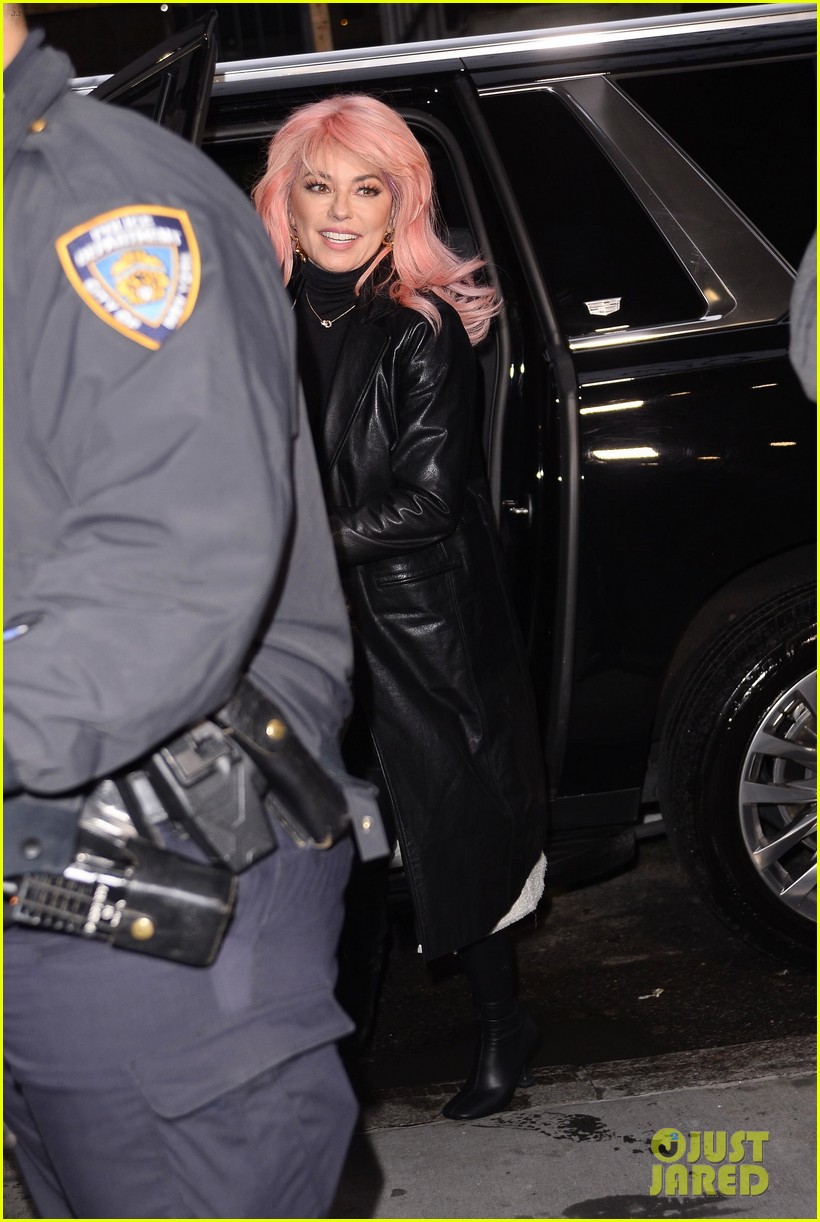 Shania Twain Debuts Vibrant Pink Hair on Way to Film 'Today Show' Appearance Photo 4877784