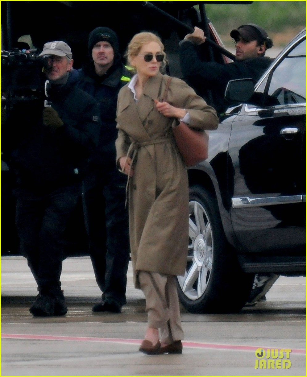 Nicole Kidman & Zoe Saldana Film Scenes for 'Lioness' at Airport in