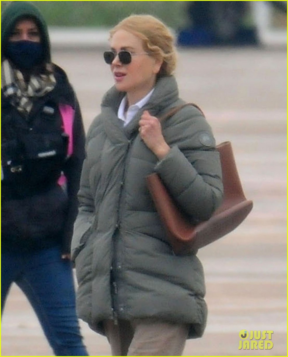 Nicole Kidman & Zoe Saldana Film Scenes for 'Lioness' at Airport in